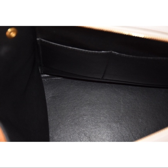 ❤️SOLD❤️Celine Trapeze Medium - Picture 5 of 7